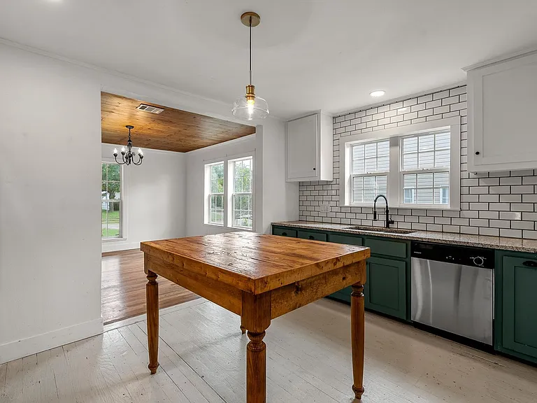 2704 Herring Ave — Photo 9