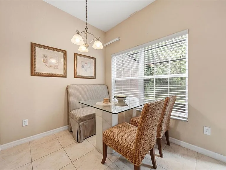 2402 Caravelle Cir — Photo 26