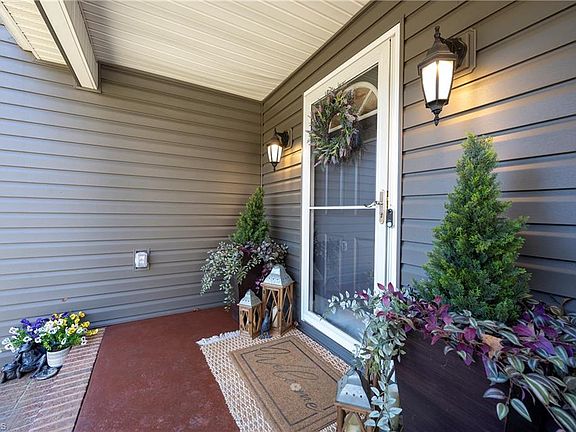 5th image of 2221 Standing Oak Ln