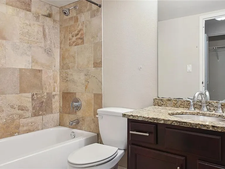 700 E 8th St #5B — Photo 10