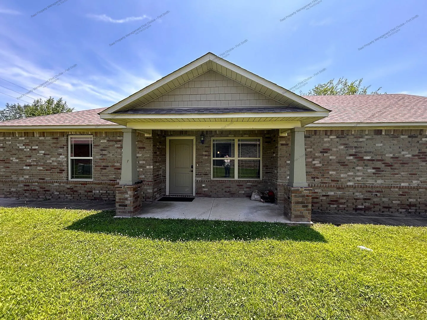 2 bed, 2.0 bath, 927 sqft, $1,000 — Photo 1