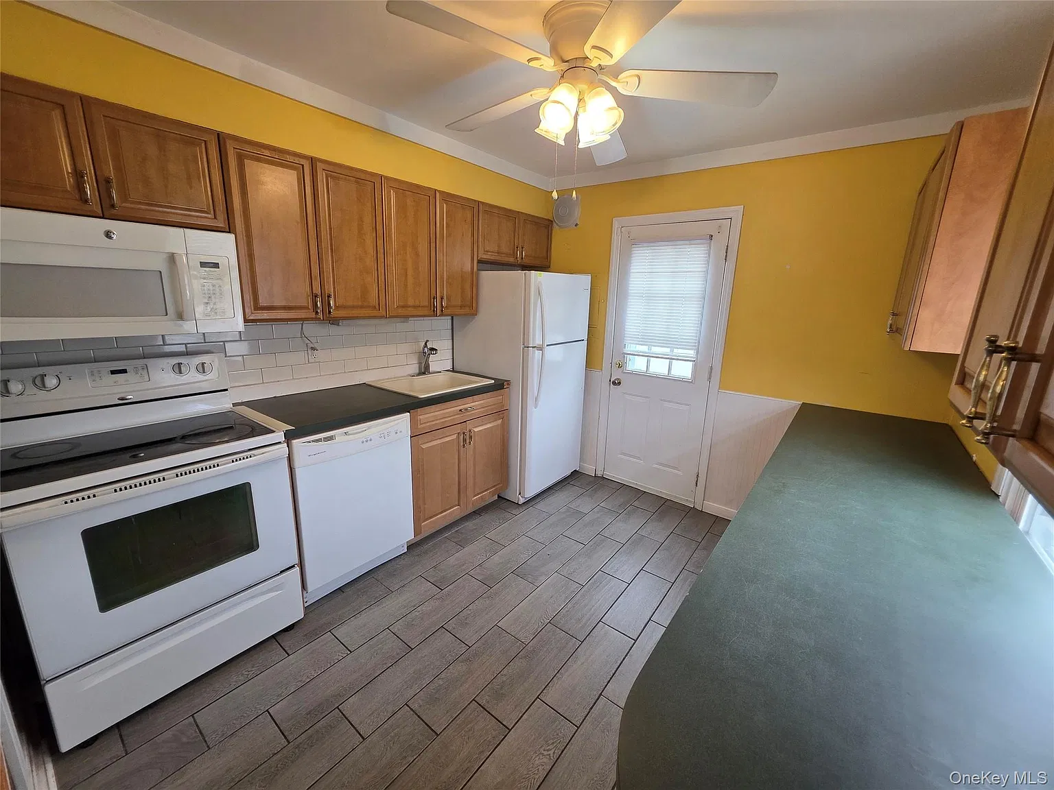 3 bed, 1.0 bath, 1050 sqft, $3,750 — Photo 4