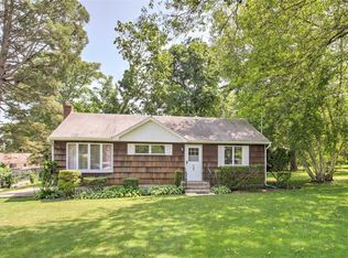 1105 Central Dr, Mattituck, NY 11952