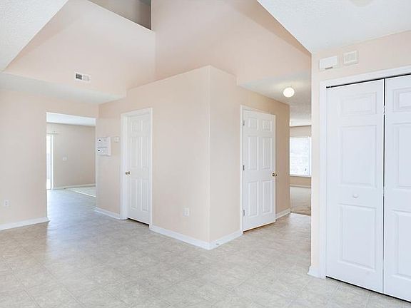 3rd image of 533 Lakeview Dr