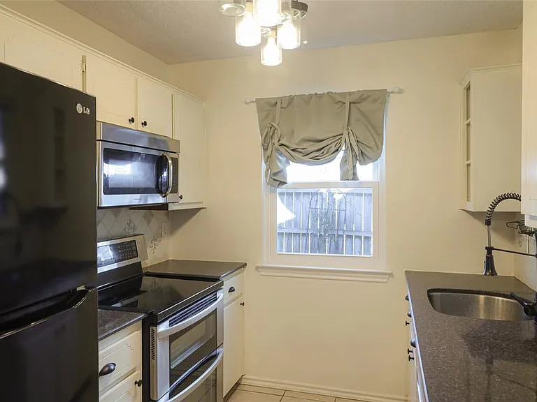 8705 Clearbrook Trl #B — Photo 4