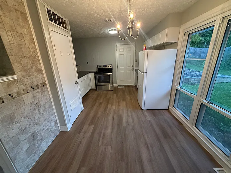 2400 Longview Ave — Photo 4