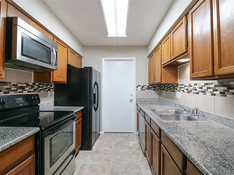 6111 Briar Glade Dr — Photo 6