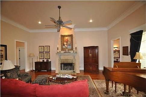 4th image of 226 Purple Dawn Dr