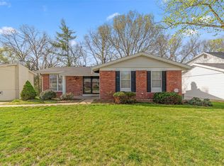 850 Forest Village Dr, Ballwin, MO