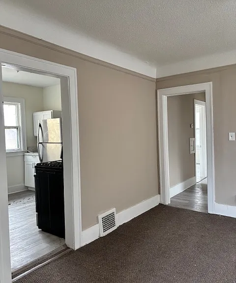 2285 Cortland St — Photo 11