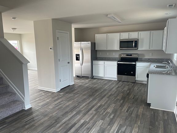 4th image of 212 Grassy Meadow Ln