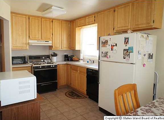 4th image of 176 Hickory Ave
