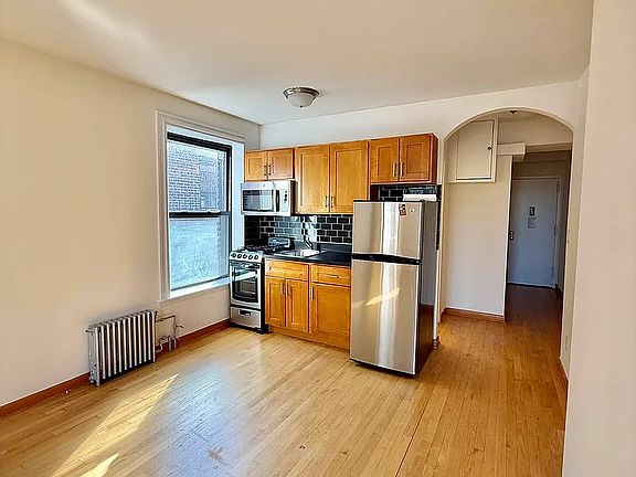 3rd image of 198 Elizabeth St APT 25