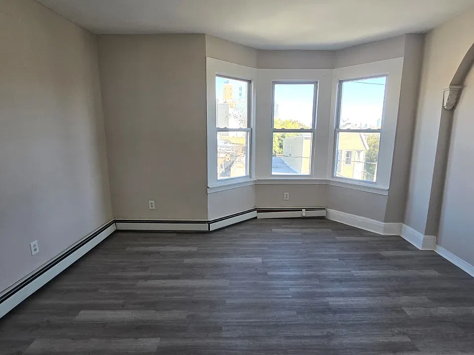 77 Grant Ave #3