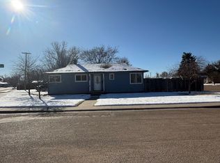 1702 W Chesterfield Dr, Garden City, KS 67846