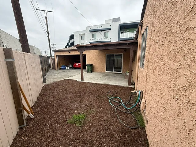 6323 Clybourn Ave — Photo 15