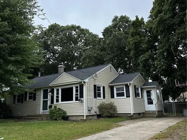257 Sand Pond Rd, Warwick, RI 02888