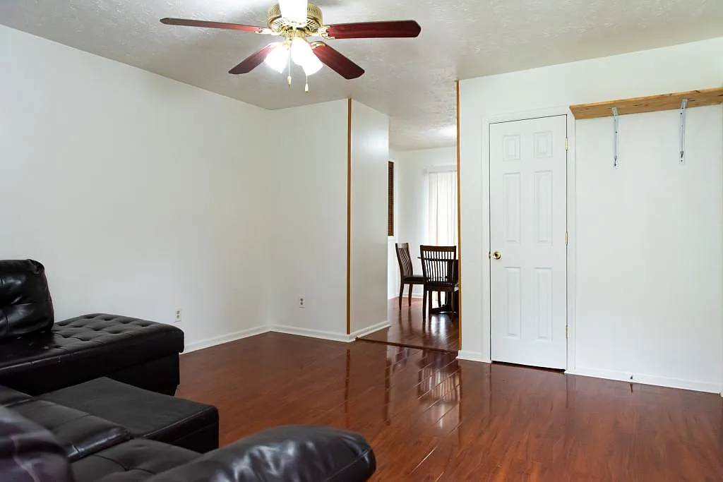 6205 Fieldcrest Dr — Photo 3