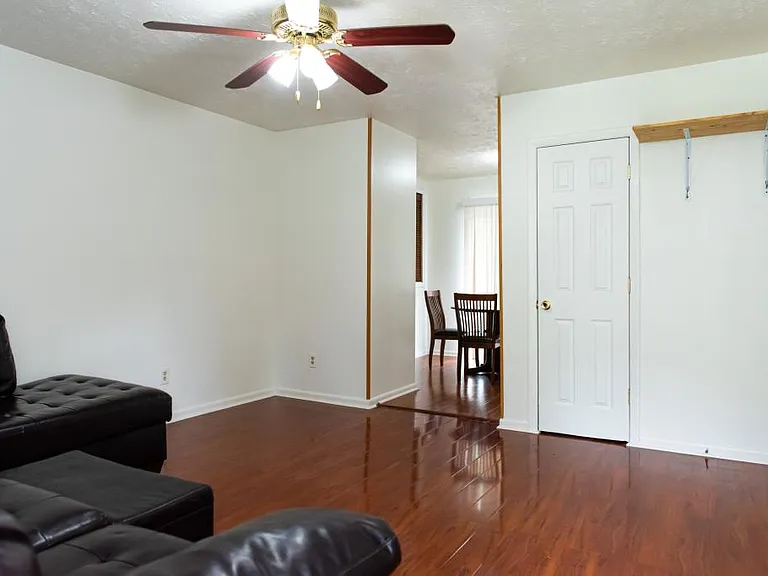 6205 Fieldcrest Dr — Photo 3