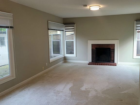 3rd image of 610 Larchmont Dr