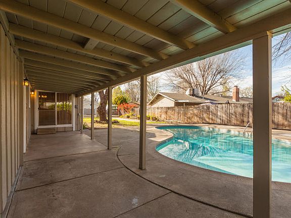 3rd image of 7020 Sacramento Dr