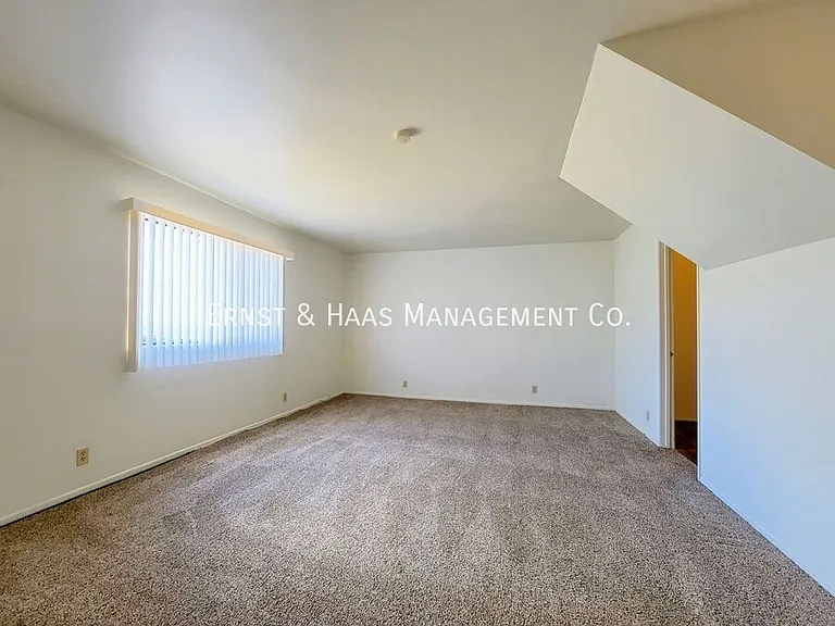 2755 E Hill St — Photo 19