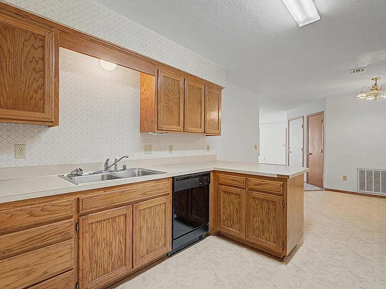 194 Hall Dr — Photo 4