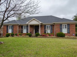 8703 Black Cherry Ct, Lyndon, KY 40242