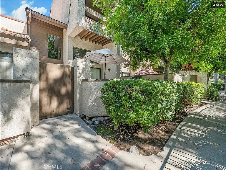 5800 Owensmouth Ave #7 — Photo 4