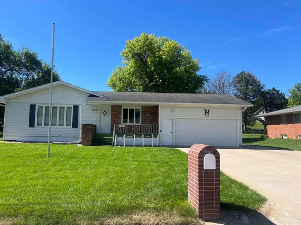 1605 Bel Air Rd, Norfolk, NE 68701