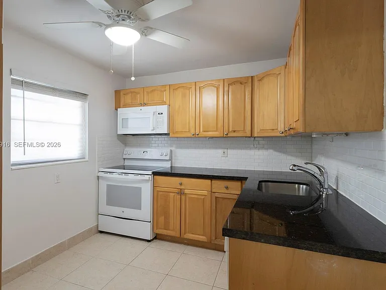 7747 SW 86th St #D-205 — Photo 9