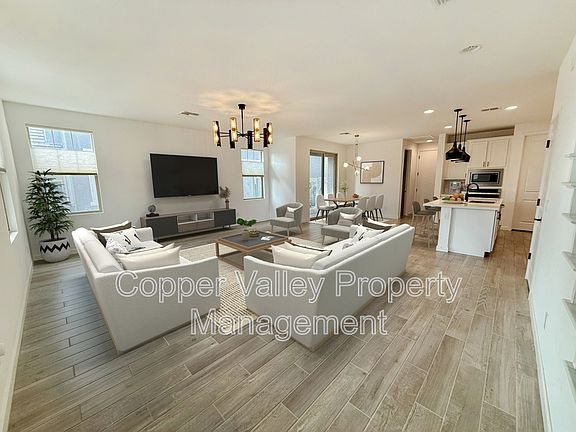 3rd image of 2034 W Lariat Ln