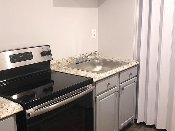 5th image of 852 Rockford Sq NE
