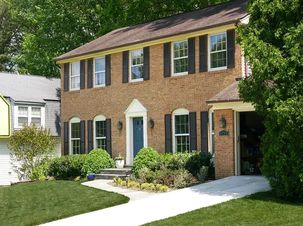 9751 Ironmaster Dr, Burke, VA 22015