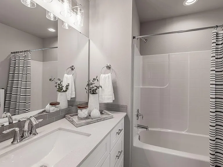 1913 Hoyt Ave — Photo 18