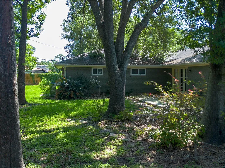 5338 Creekbend Dr — Photo 35