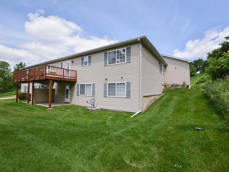 4458 Meadow Lakes Dr NW — Photo 2