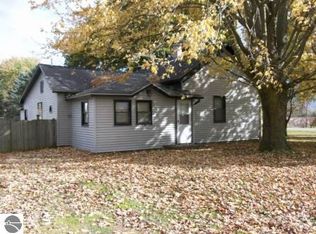 8028 N Winans Rd, Alma, MI 48801