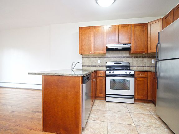 3rd image of 12-01 Jackson Ave #2F