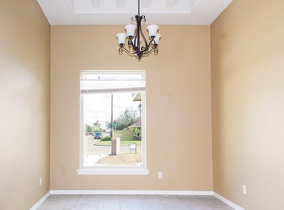 3rd image of 2905 Nikkie Ln