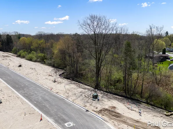 3044 Creek Dr SE, Grand Rapids, MI 49512