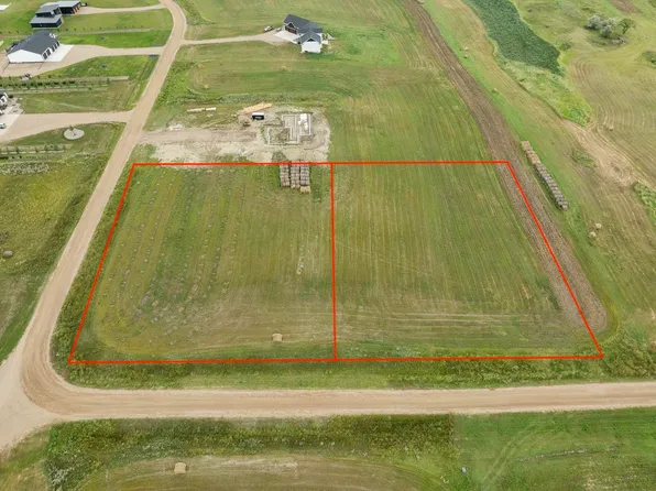 700 83rd St NE, Minot, ND 58703