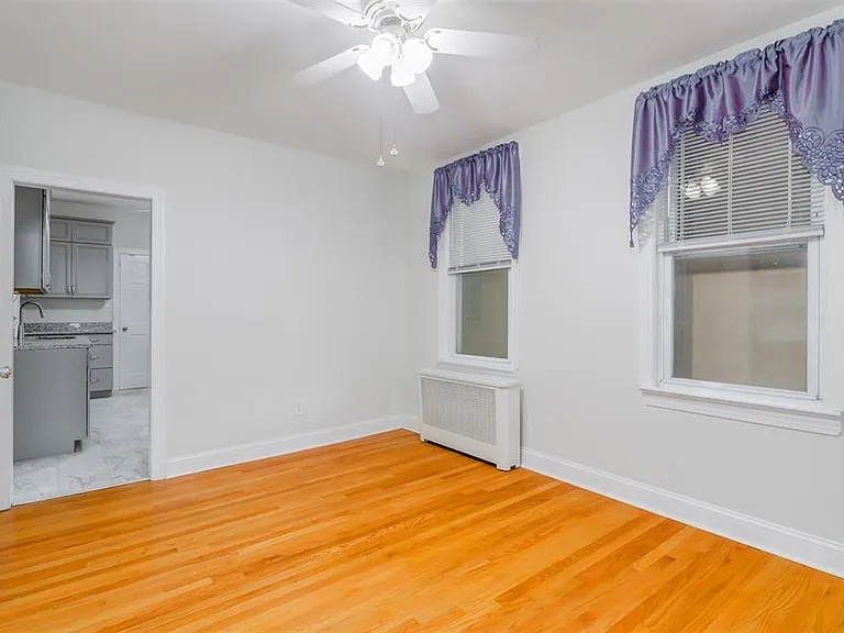 120 W 50th St #1 — Photo 10