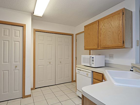 3rd image of 4061 Wilshire Cir