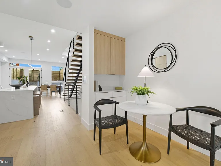 2507 I St NW — Photo 5
