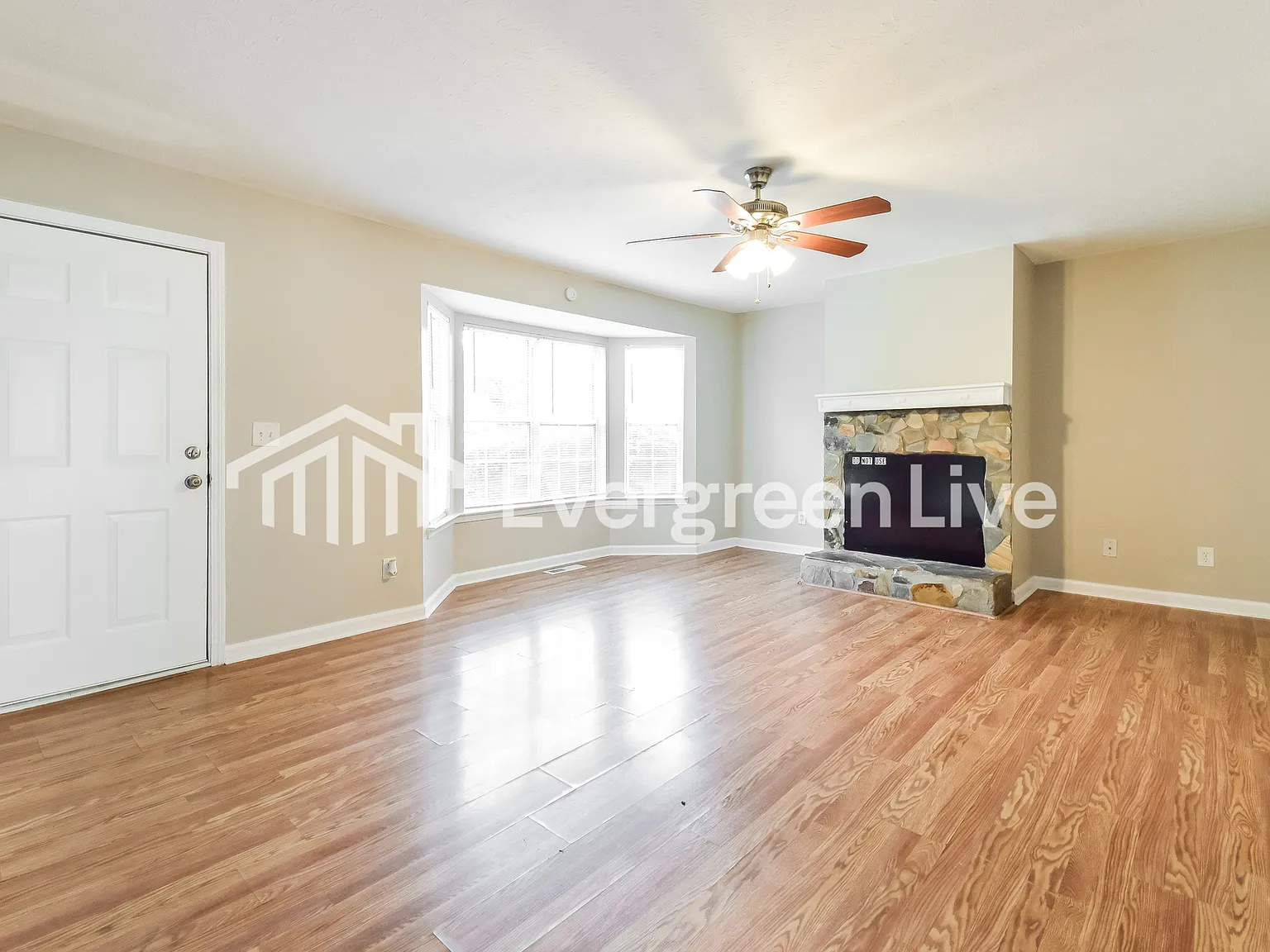 5 bed, 3.0 bath, 1534 sqft, $2,045 — Photo 2