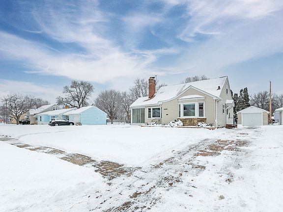 2nd image of 2045 La Crosse Ave