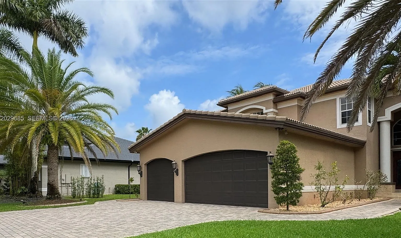 6 bed, 5545 sqft, $16,900 — Photo 4