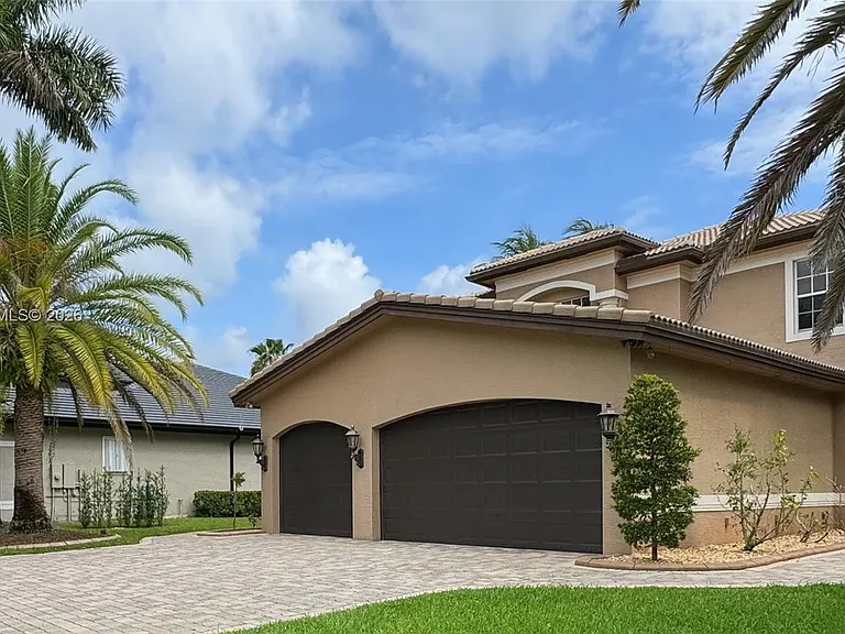 10445 Canterbury Ct — Photo 4