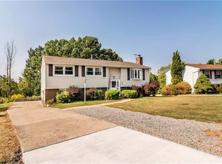 205 Scottsdale Dr, Coraopolis, PA 15108